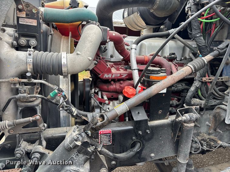 image for item ER3375 2014 Mack CXU semi truck