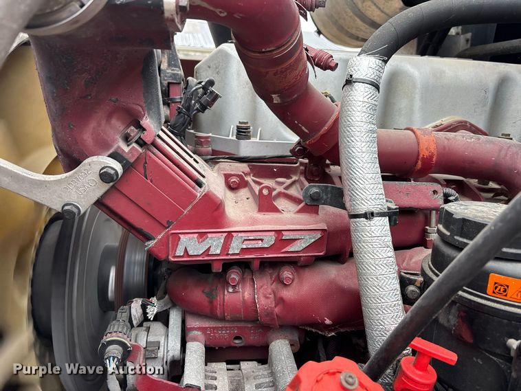 image for item ER3375 2014 Mack CXU semi truck