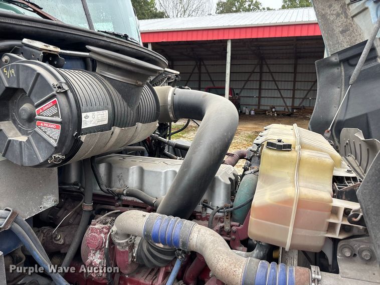 image for item ER3375 2014 Mack CXU semi truck