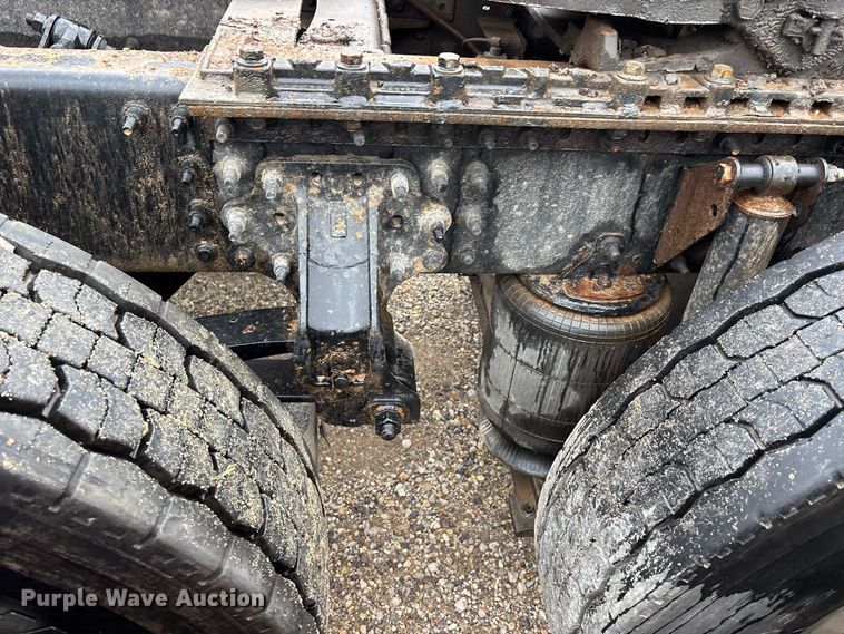 image for item ER3375 2014 Mack CXU semi truck