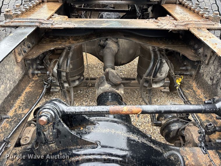 image for item ER3375 2014 Mack CXU semi truck