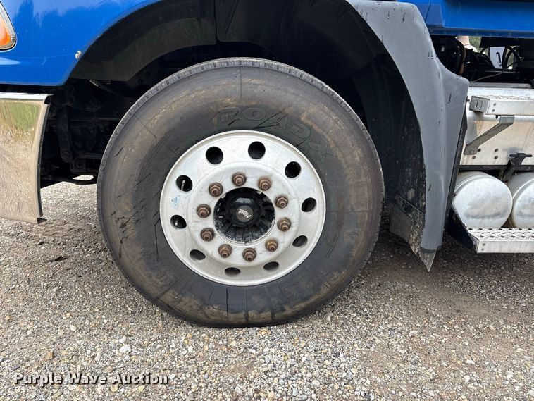 image for item ER3375 2014 Mack CXU semi truck