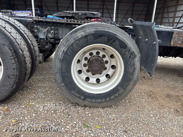 image for item ER3375 2014 Mack CXU semi truck