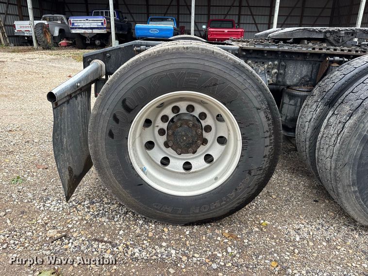 image for item ER3375 2014 Mack CXU semi truck