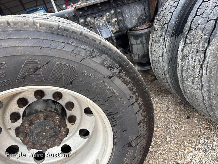 image for item ER3375 2014 Mack CXU semi truck