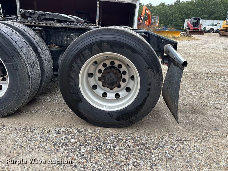 image for item ER3375 2014 Mack CXU semi truck