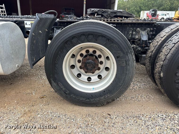 image for item ER3375 2014 Mack CXU semi truck