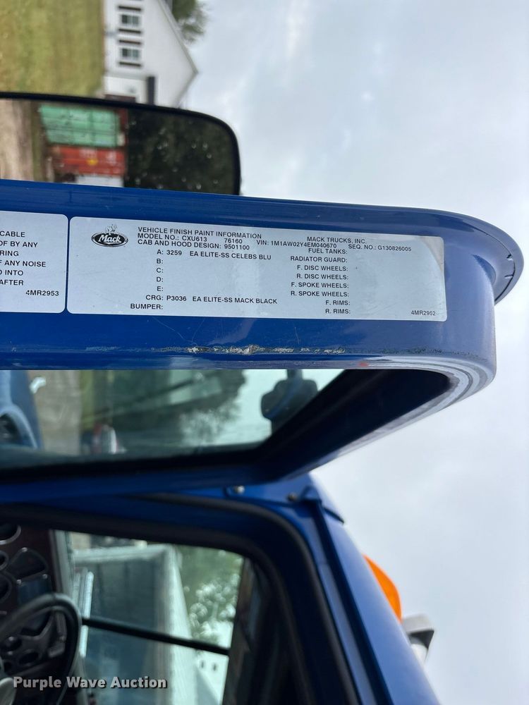 image for item ER3375 2014 Mack CXU semi truck