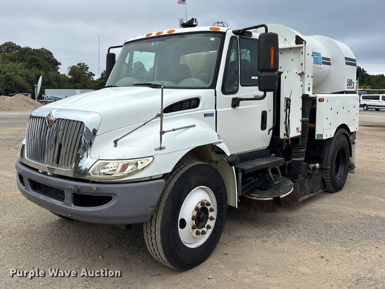 2012 International DuraStar 4300 street sweeper truck