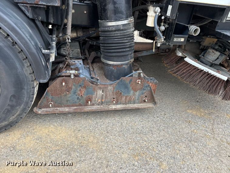 image for item ER3381 2012 International DuraStar 4300 street sweeper truck