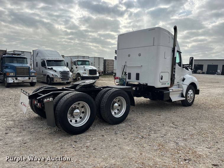 image for item ER3402 2018 Kenworth T880 semi truck