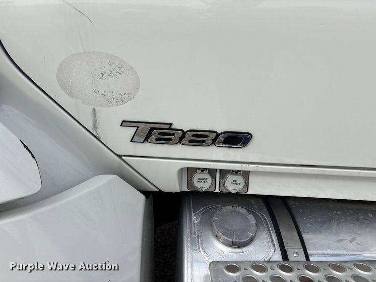 image for item ER3402 2018 Kenworth T880 semi truck