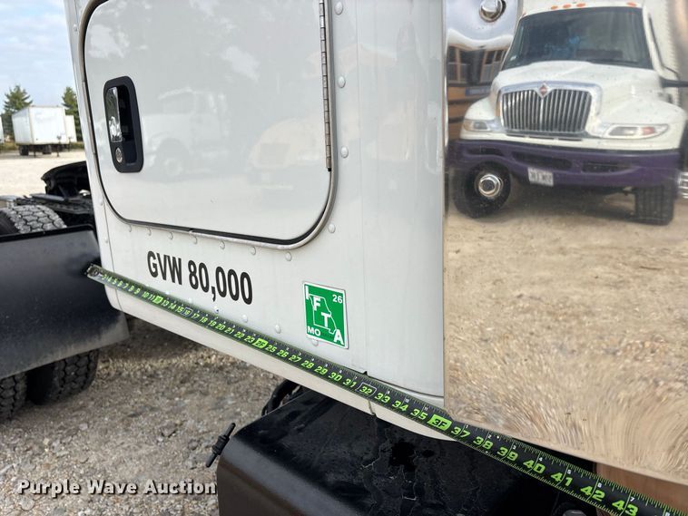 image for item ER3402 2018 Kenworth T880 semi truck