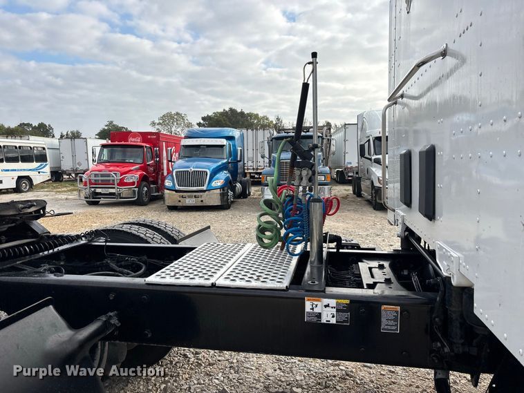 image for item ER3402 2018 Kenworth T880 semi truck