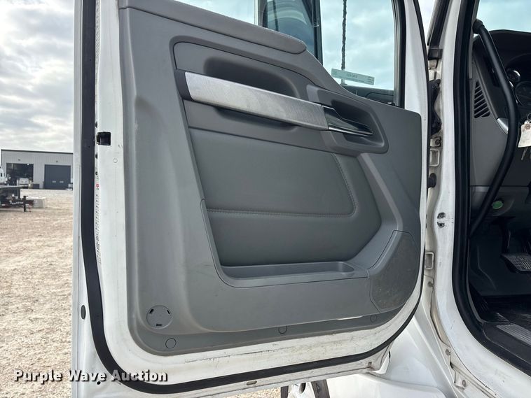 image for item ER3402 2018 Kenworth T880 semi truck