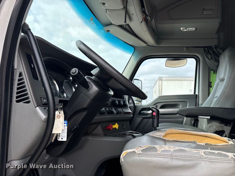 image for item ER3402 2018 Kenworth T880 semi truck