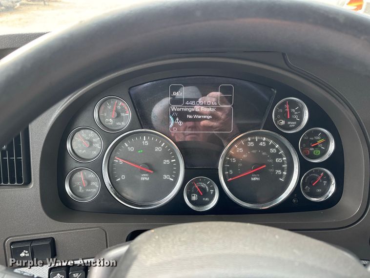 image for item ER3402 2018 Kenworth T880 semi truck