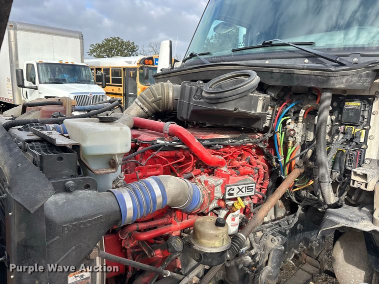 image for item ER3402 2018 Kenworth T880 semi truck