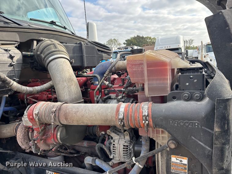 image for item ER3402 2018 Kenworth T880 semi truck