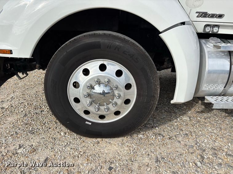 image for item ER3402 2018 Kenworth T880 semi truck