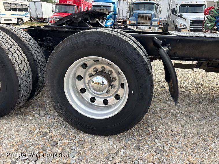 image for item ER3402 2018 Kenworth T880 semi truck