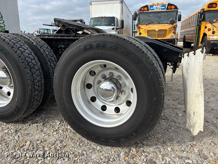 image for item ER3402 2018 Kenworth T880 semi truck
