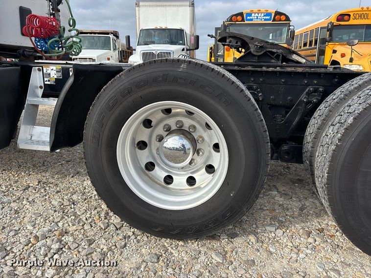 image for item ER3402 2018 Kenworth T880 semi truck