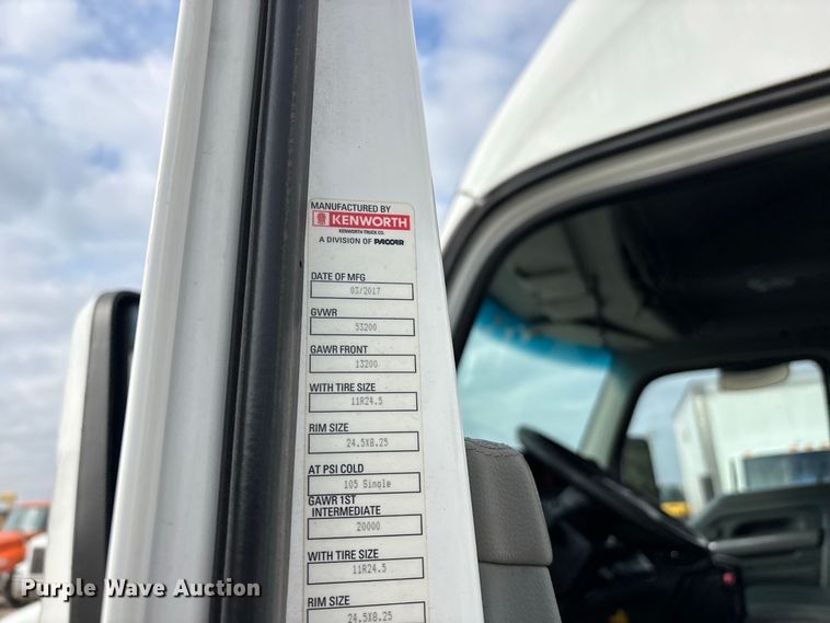 image for item ER3402 2018 Kenworth T880 semi truck