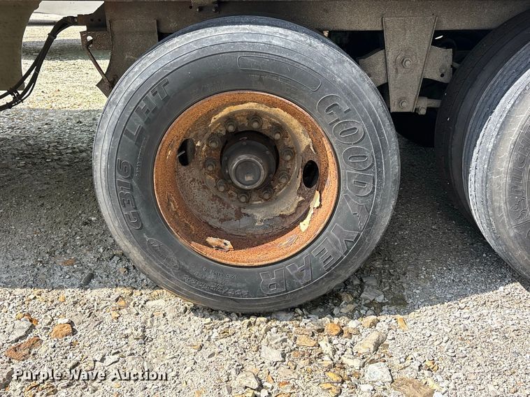 image for item ER3411 2011 Wabash dry van trailer