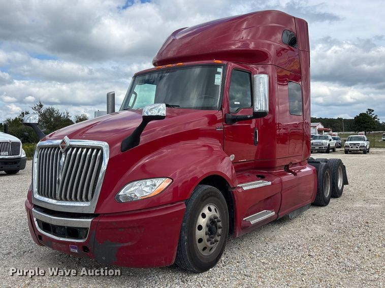 image for item ER3415 2018 International LT625 semi truck