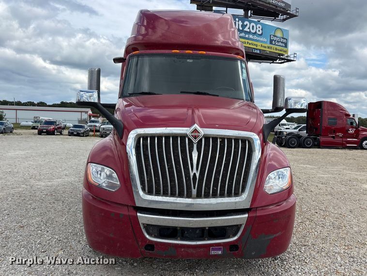 image for item ER3415 2018 International LT625 semi truck