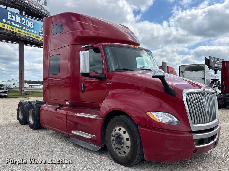 image for item ER3415 2018 International LT625 semi truck