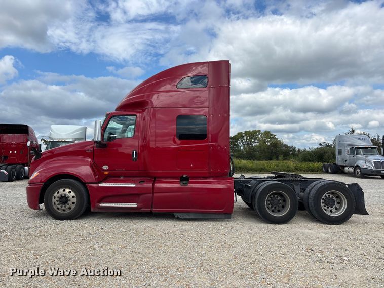 image for item ER3415 2018 International LT625 semi truck