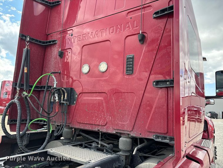 image for item ER3415 2018 International LT625 semi truck