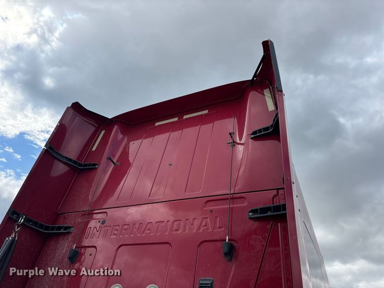 image for item ER3415 2018 International LT625 semi truck