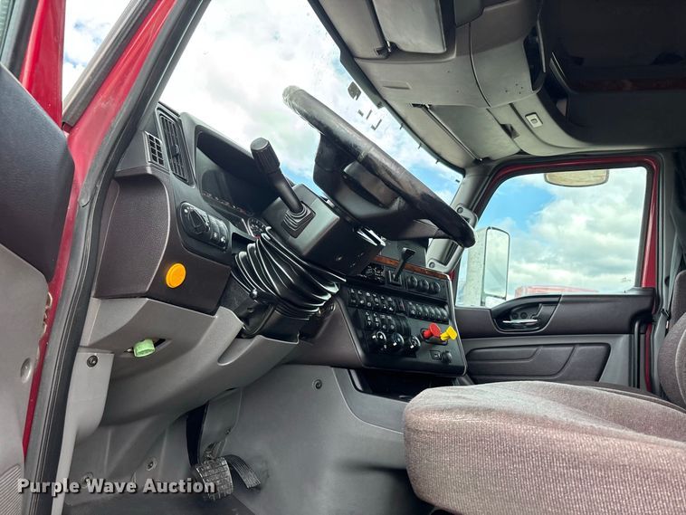 image for item ER3415 2018 International LT625 semi truck