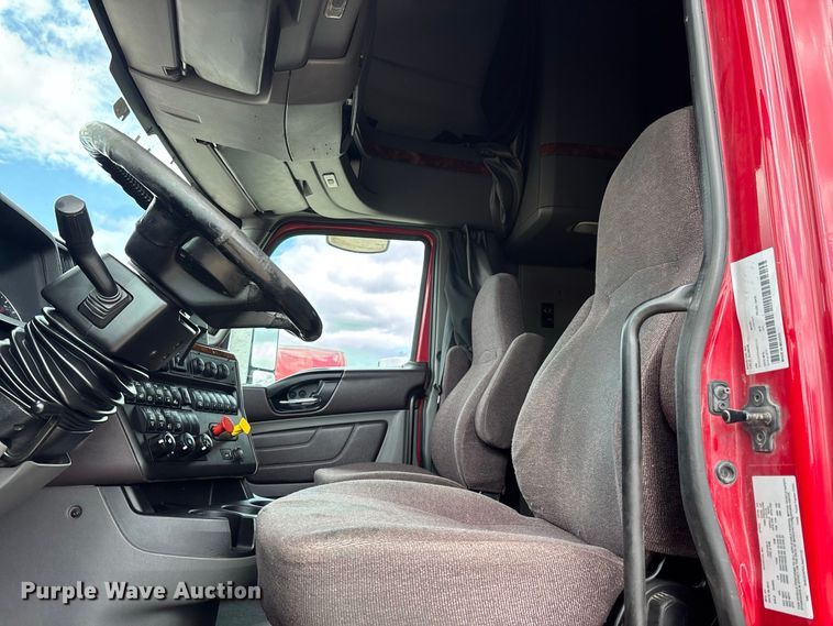 image for item ER3415 2018 International LT625 semi truck