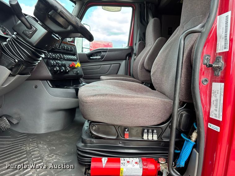 image for item ER3415 2018 International LT625 semi truck