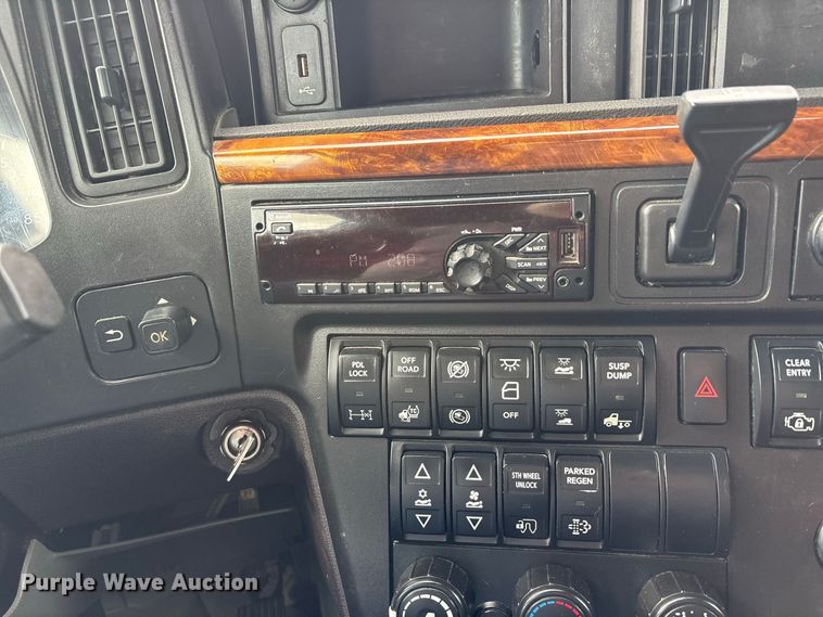 image for item ER3415 2018 International LT625 semi truck