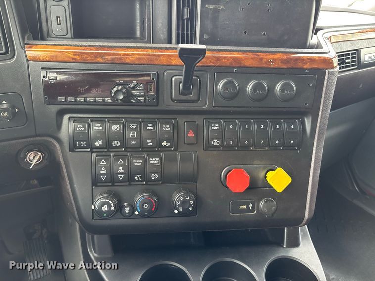 image for item ER3415 2018 International LT625 semi truck