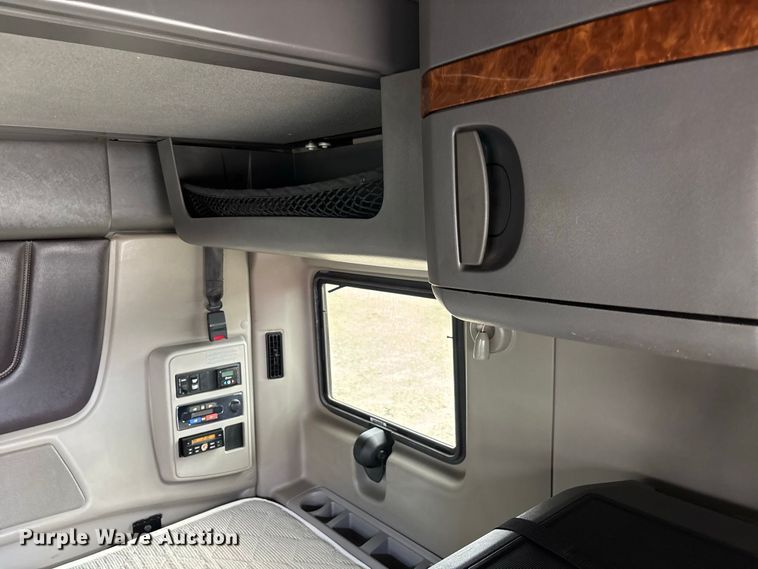 image for item ER3415 2018 International LT625 semi truck