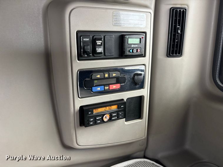 image for item ER3415 2018 International LT625 semi truck