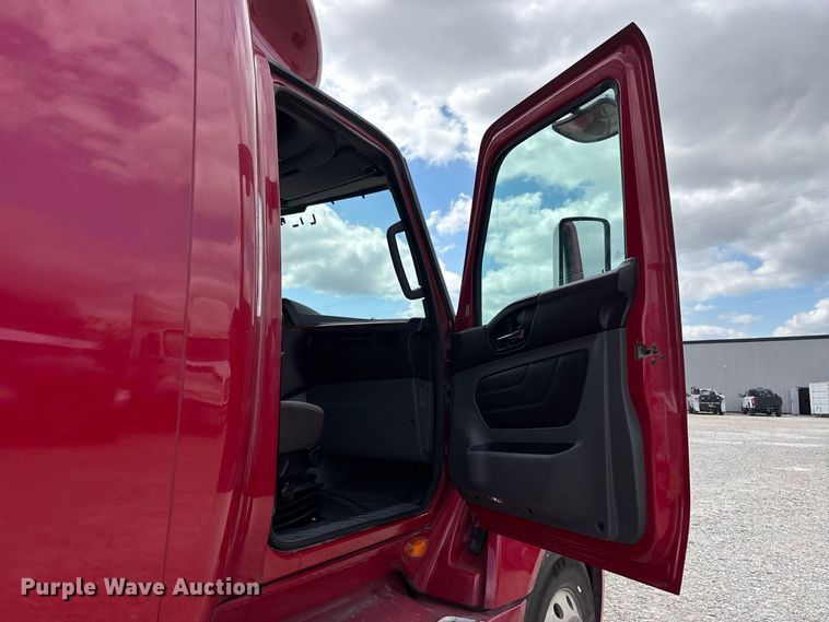 image for item ER3415 2018 International LT625 semi truck