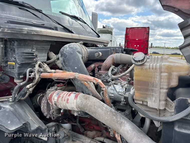 image for item ER3415 2018 International LT625 semi truck