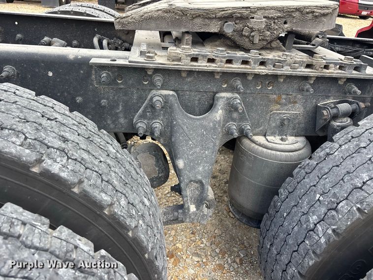 image for item ER3415 2018 International LT625 semi truck