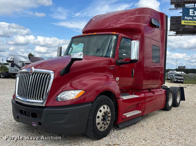 image for item ER3416 2018 International LT625 semi truck