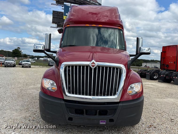 image for item ER3416 2018 International LT625 semi truck
