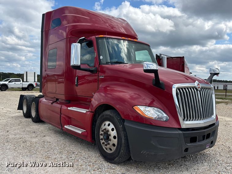 image for item ER3416 2018 International LT625 semi truck