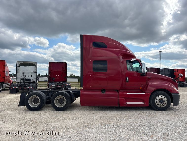 image for item ER3416 2018 International LT625 semi truck