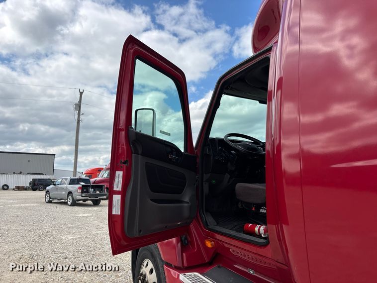 image for item ER3416 2018 International LT625 semi truck